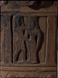 Relief, das einen Mann und eine Frau darstellt